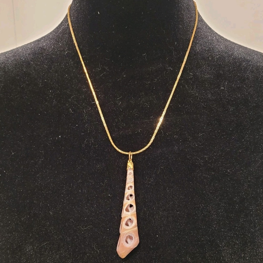 Natural Bohemian Seashell Dangle Pendant Cutout Necklace on Gold Chain